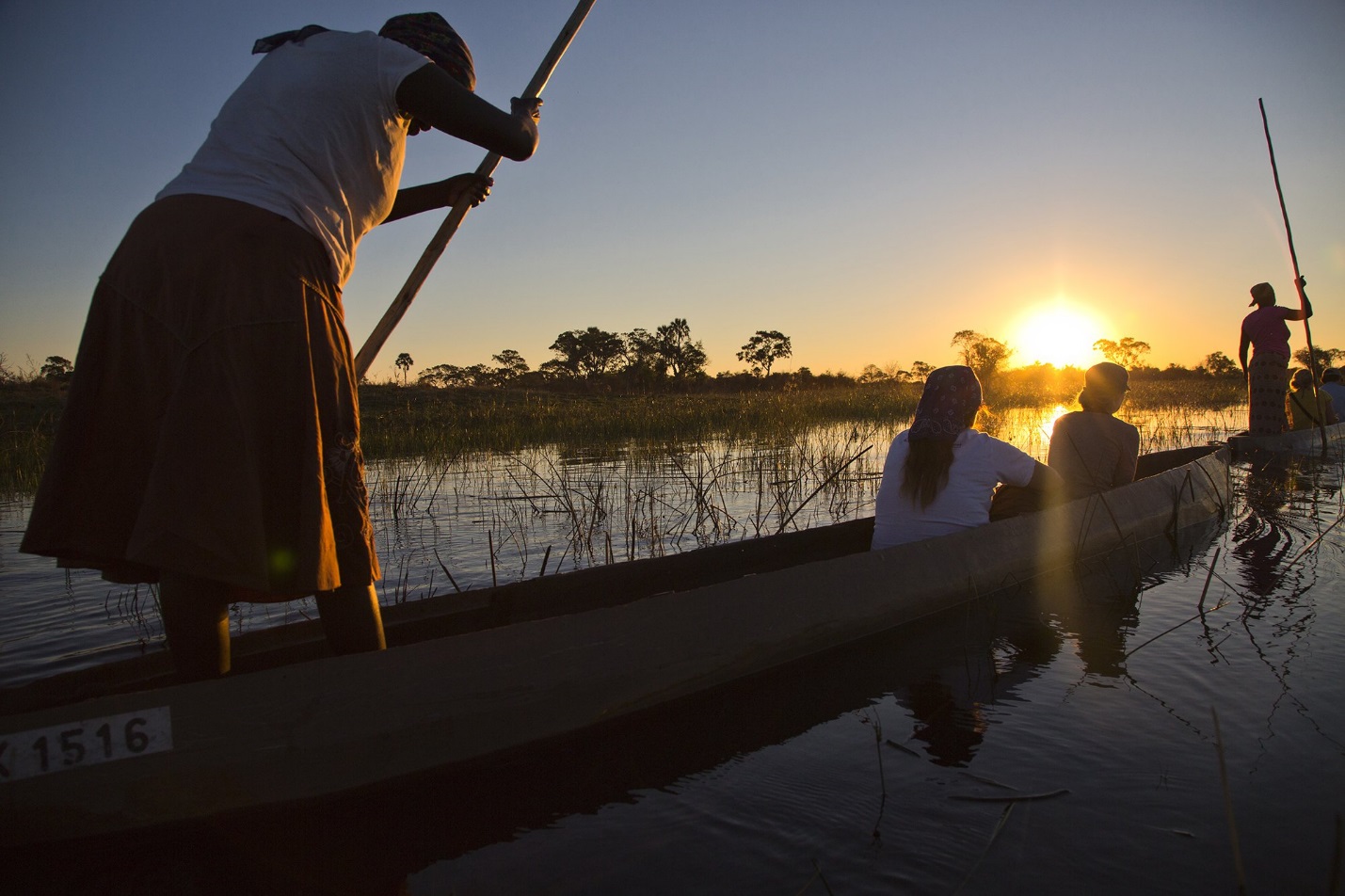https://maternityweek.com/wp-content/uploads/2019/11/38-traditional-mokoros-in-Okavango.jpg